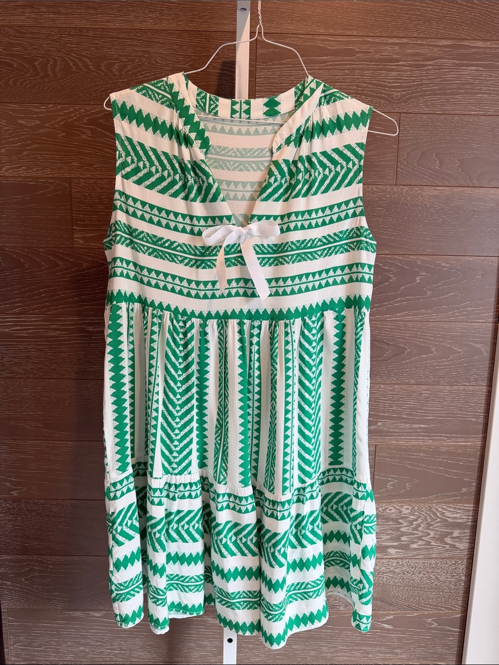 Cupshe Green & White Sleeveless Patterned Tie-Front Dress